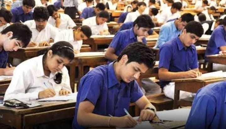 भिगवणमधील बारावीचे परीक्षा केंद्र पूर्ववत सुरू करण्याचे मुंबई उच्च न्यायालयाने आदेश