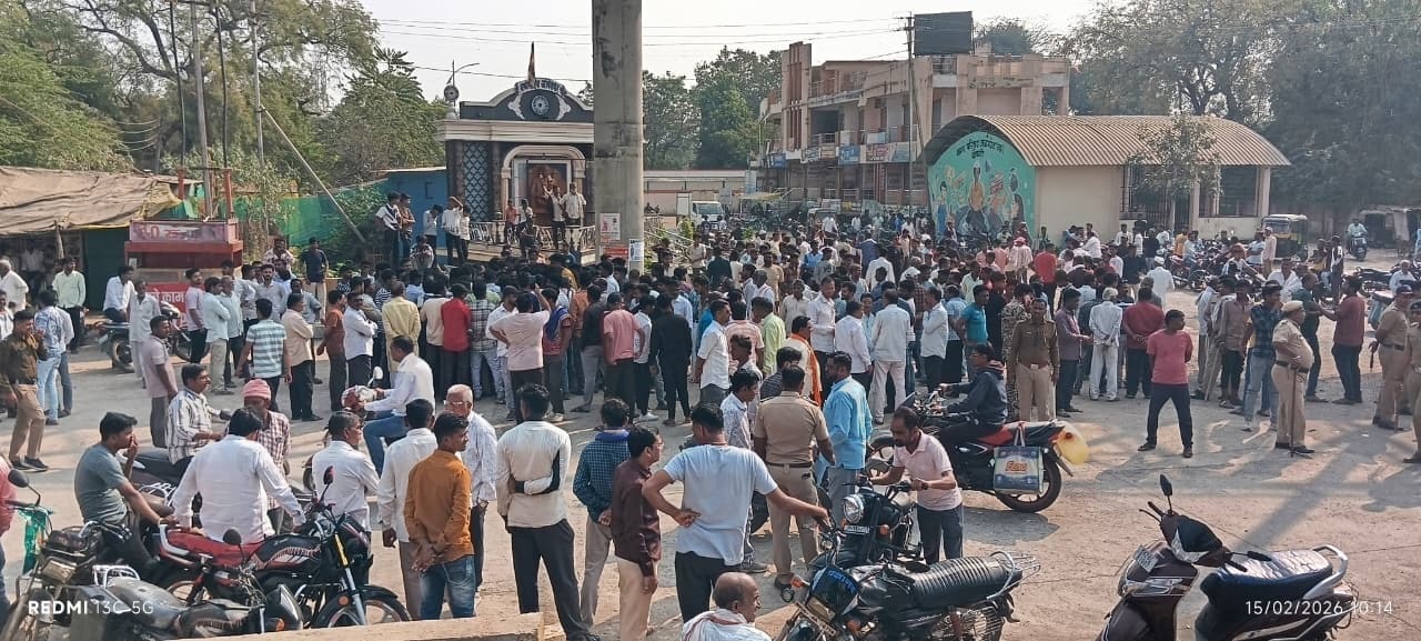 जळगांव शहरात महापुरुषाच्या पुतळ्याची विटंबना; तणावपूर्ण शांतता…पोलीस उपविभागीय अधिकारी आनंद महाजन यांचे नागरिकांना शांततेचे आवाहन..